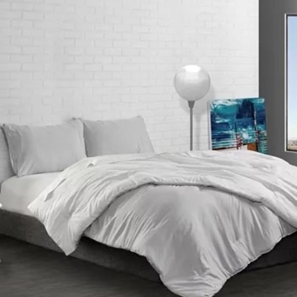 NWT Reversible Brushed Microfiber Down-Alternative Comforter & Sham Set - Twin - Picture 1 of 11